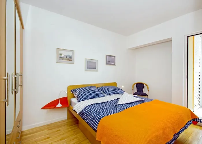 Split In Your Pocket Apartment For 4 Person