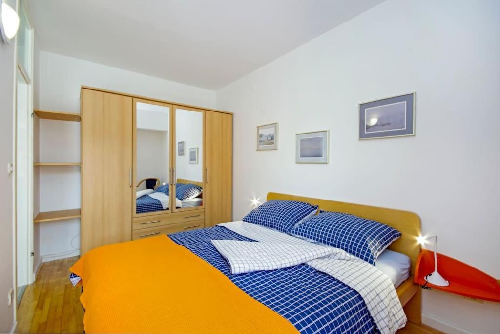 In Your Pocket For 4 Person Apartment